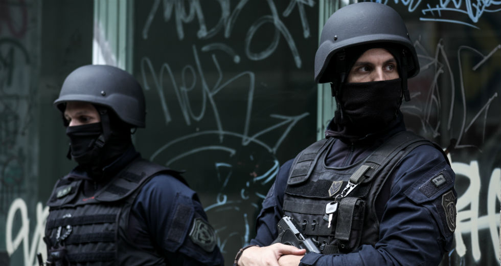 Μία σύλληψη για επιθέσεις κατά αστυνομικών στα Εξάρχεια