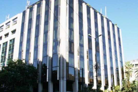 Το γυάλινο κτίριο χωρίς τ’ αστέρι