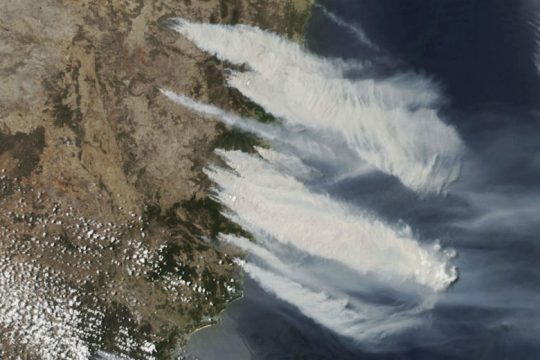 Αυστραλία: Μάχη με τις φλόγες και τους ξηρούς ανέμους