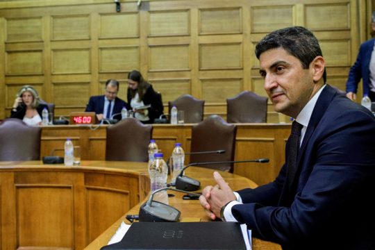 Δεν κάνει πίσω για τις θητείες