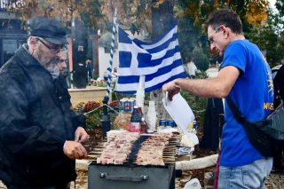 Το μπάρμπεκιου του Αντίοχου και του Πλεύρη
