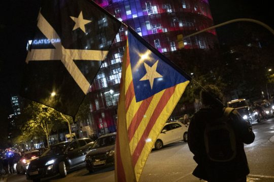 Νέες διαδηλώσεις στη Βαρκελώνη για τους φυλακισμένους ηγέτες της Καταλονίας