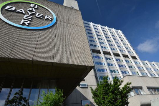 Οι φαρμακοβιομηχανίες που μιλάνε στην καρδιά των δημοσιογράφων