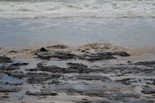 Ελληνικό τάνκερ ύποπτο για τεράστια πετρελαιοκηλίδα στη Βραζιλία