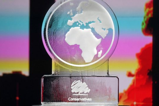 Πολ Μέισον: Η efsyn.gr δείχνει στο BBC πώς γράφεται ένας τίτλος!