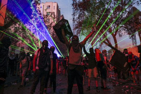 Χιλή: Εν μέσω διαδηλώσεων, πρόταση για αναθεώρηση του Συντάγματος