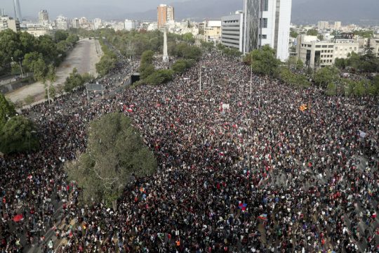 Στην τρίτη εβδομάδα διαδηλώσεων και συγκρούσεων η Χιλή