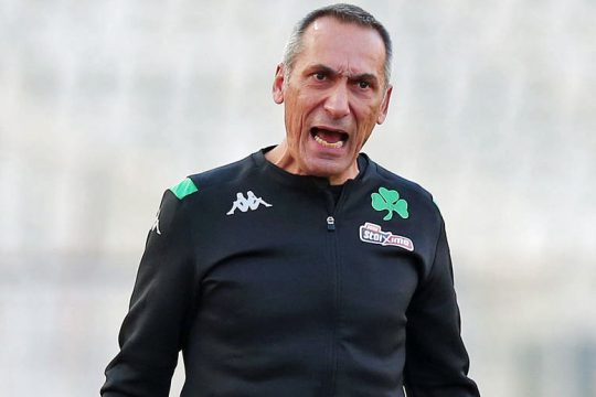 Ο Δώνης που αντιστέκεται, το «τριφύλλι» που επιμένει