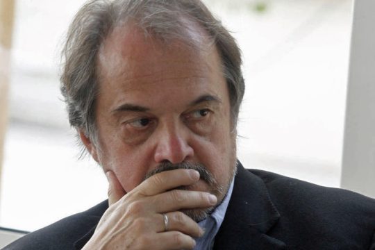 Δοξάστηκε ζητώντας την απόλυση δημοσιογράφου