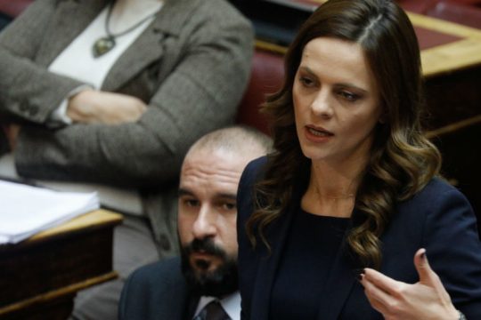 «Κατά συρροή ψέματα από τον κ. Χατζηδάκη στην Ολομέλεια της Βουλής»