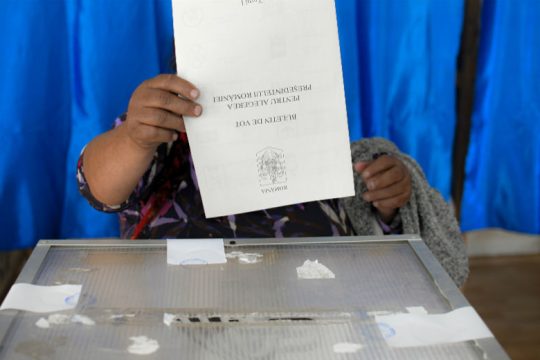 Σήμερα ο β’ γύρος των προεδρικών εκλογών στη Ρουμανία