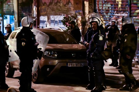 Καταστολή στα Εξάρχεια εν μέσω πορείας για το Πολυτεχνείο