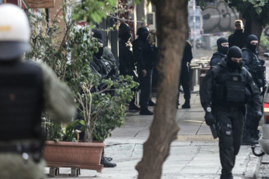 Δεύτερη ημέρα στα Εξάρχεια η αστυνομία