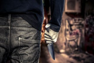 Το φασιστικό χέρι τράβηξε μαχαίρι