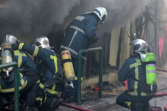 Τρεις εγκαυματίες από φωτιά στην Κυψέλη