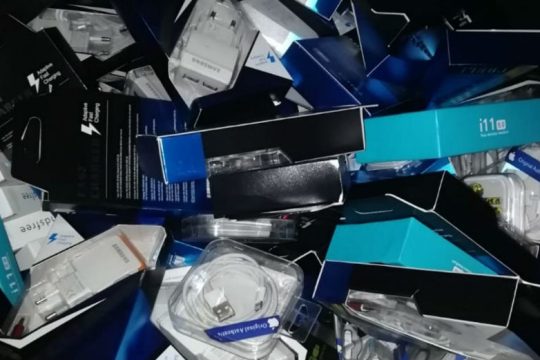 Πρόστιμα 5.700 ευρώ για παραεμπόριο σε Αθήνα και Μέγαρα