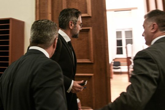 Διαψεύδουν την κατάθεση Φρουζή για το ραντεβού με Τουλουπάκη