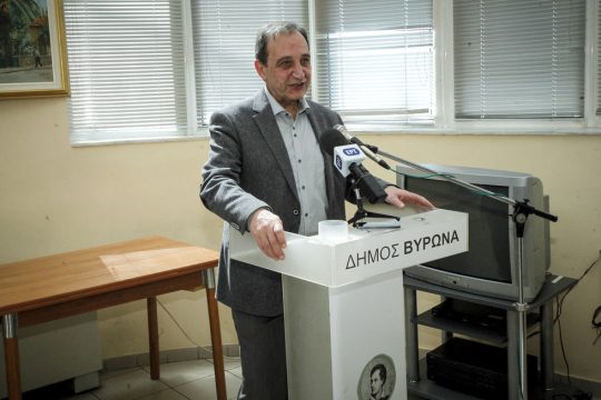Καβγάς για τα μπάζα στον Δήμο Βύρωνα