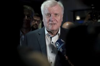 Προσπαθεί να περιορίσει τη ροή προσφύγων από την Τουρκία προς την Ε.Ε