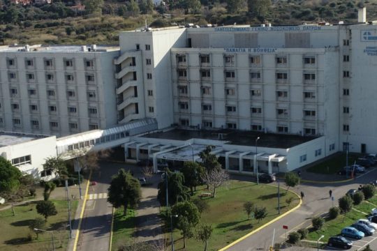 Σε σοβαρή κατάσταση 12χρονος που έπεσε από 10 μέτρα ύψος στη Γαστούνη