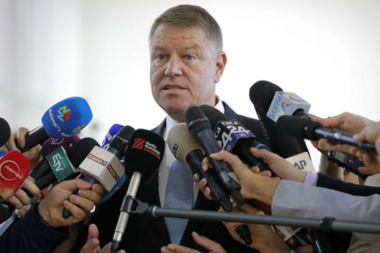 Άνετη επικράτηση του Γιοχάνις στις ρουμανικές εκλογές