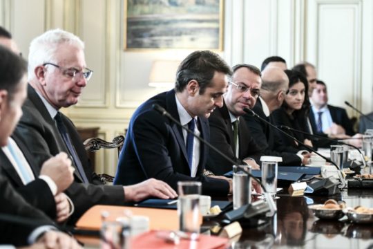Μείωση ασφαλιστικών εισφορών από το β΄ εξάμηνο του 2020