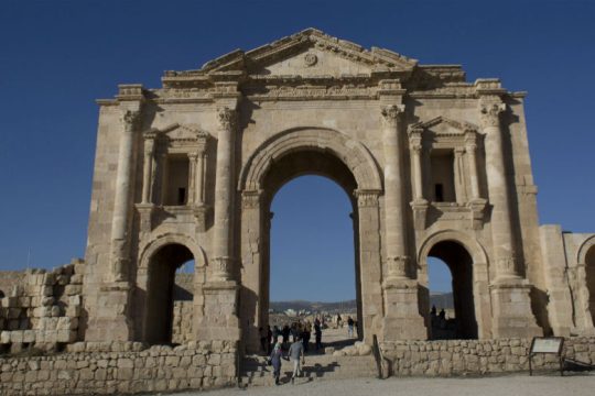 Οκτώ τραυματίες από επίθεση με μαχαίρι σε τουρίστες στην Ιορδανία