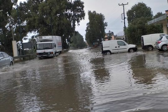 Το Ηράκλειο πλήττει η «Βικτώρια» – Ισχυρές βροχές και χαλάζι στα νότια