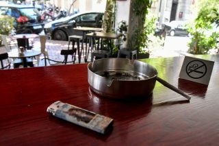 Για τους αντικαπνιστές, κυρίως…
