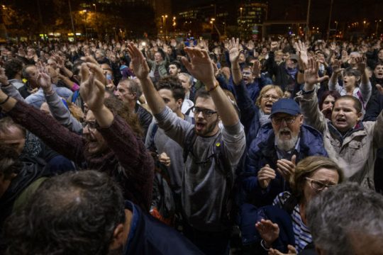 Την αποφυλάκιση δύο Καταλανών ακτιβιστών ζητά η Διεθνής Αμνηστία 
