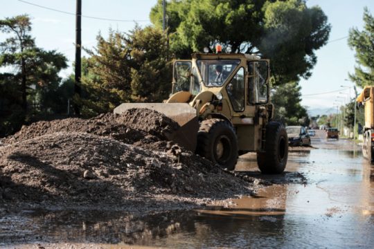 Εικόνες καταστροφής από τη νεροποντή στην Κινέτα