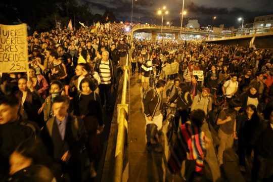 Νεκρός από δακρυγόνο ο 18χρονος σύμβολο της εξέγερσης στην Κολομβία