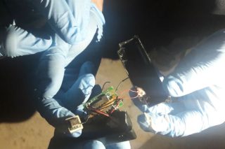 Ασφαλίτες βάζουν κοριούς γεωεντοπισμού σε οχήματα διαδηλωτών