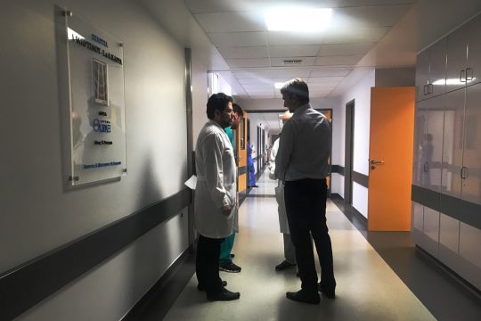 Στα μανταλάκια τα γαλάζια ρουσφέτια