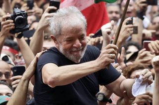 Ο Λούλα στα χέρια του λαού