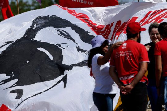 Ένα βήμα πριν την αποφυλάκιση ο Λούλα