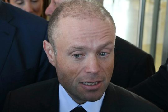 Η δολοφονία Γκαλίσια «τρώει» τον πρωθυπουργό της Μάλτας
