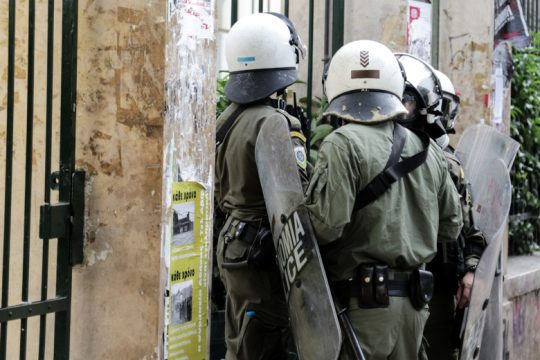 Απίστευτες καταγγελίες από τον φοιτητή που συνελήφθη έξω από το σπίτι του