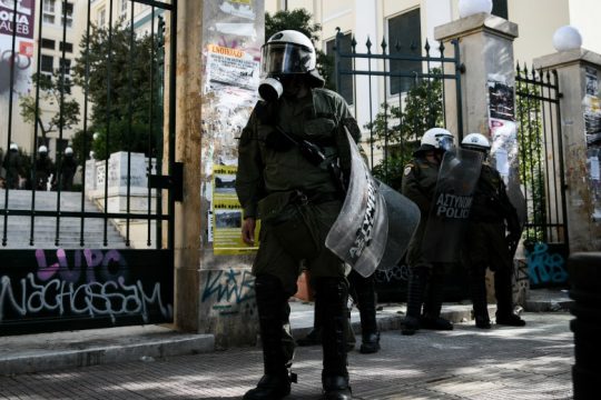 Πολιτική σύγκρουση προκαλεί το δόγμα «Νόμος και Τάξη»