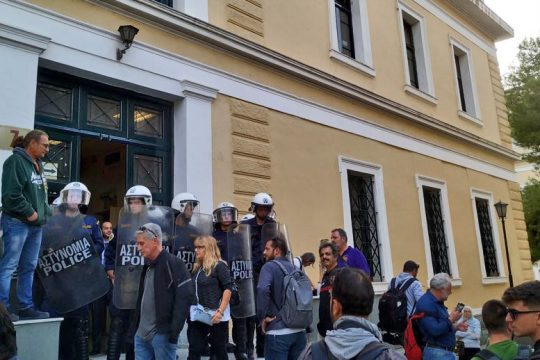Χτύπησαν δύο για να τρομάξουν χιλιάδες