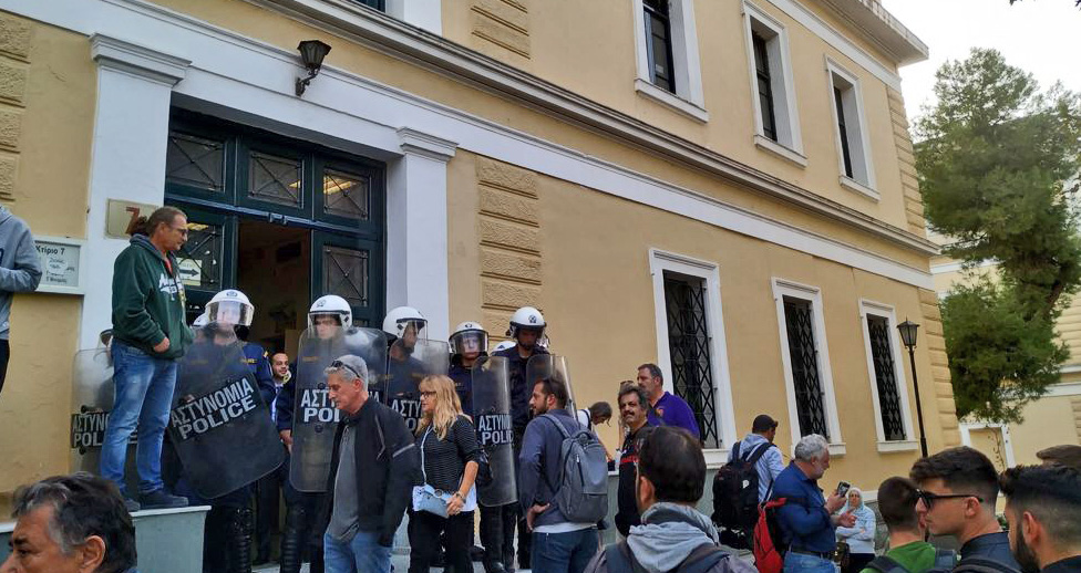 Χτύπησαν δύο για να τρομάξουν χιλιάδες