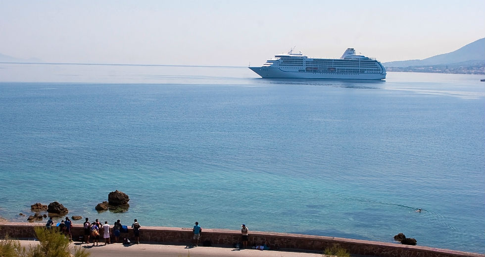 Νεκρός οδηγός ΙΧ που έπεσε στο λιμάνι της Μυτιλήνης