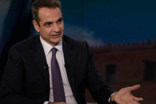 Πυρά ΣΥΡΙΖΑ και ΚΙΝ.ΑΛΛ. για τη συνέντευξη Μητσοτάκη στον ΣΚΑΪ