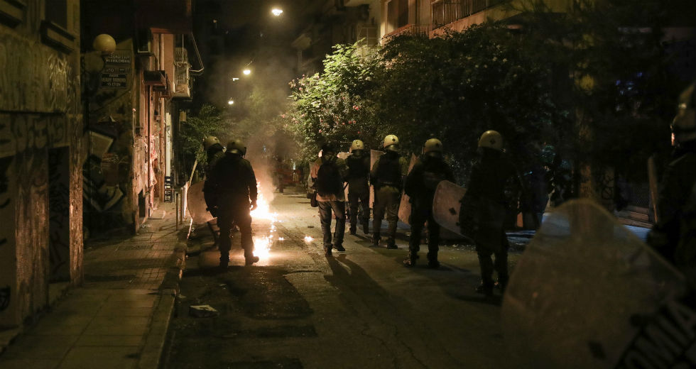 Επεισόδια στα Εξάρχεια με συγκρούσεις και προσαγωγές