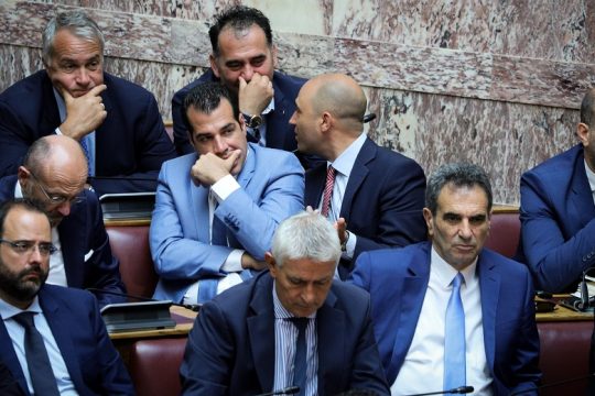 Αναθεωρητές, εθνικιστές και… ασυνάρτητοι της Ν.Δ.