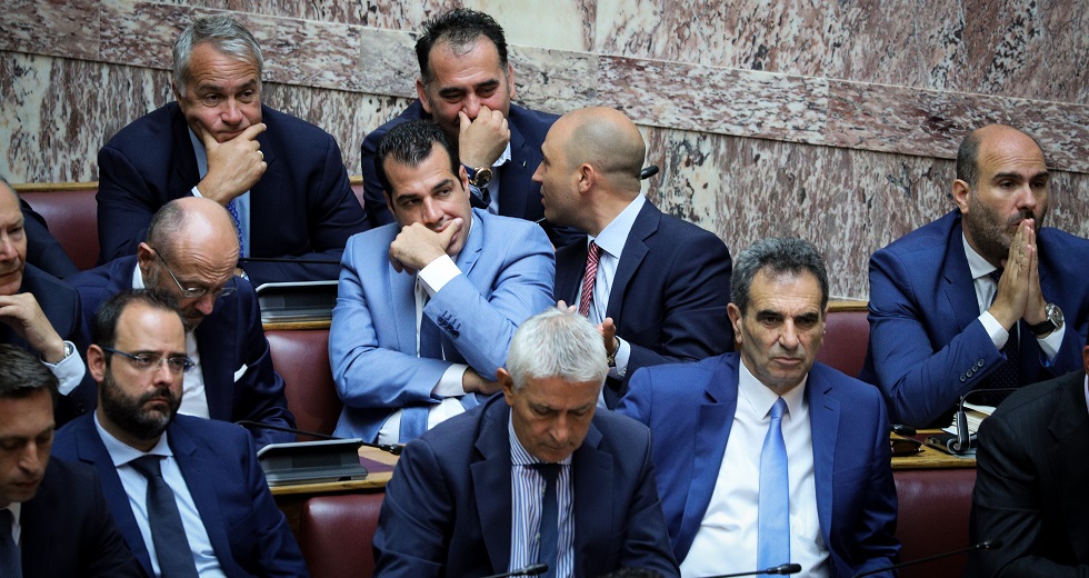 Αναθεωρητές, εθνικιστές και… ασυνάρτητοι της Ν.Δ.