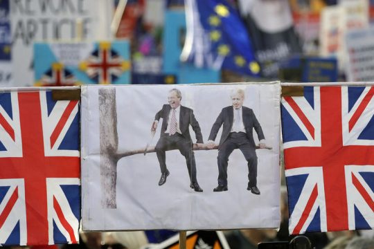 Ο Φάρατζ σκάβει τον λάκκο του Τζόνσον