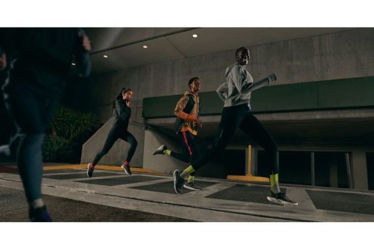 Η χειμερινή συλλογή Nike Shield μετατρέπει το τρέξιμο σε μια μοναδική εμπειρία