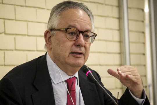 Επιτροπή υπό τον καθηγητή Ν. Αλιβιζάτο για τη διερεύνηση της αστυνομικής βίας