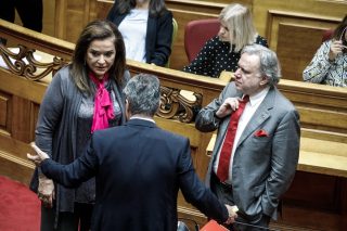 Ν.Δ.-ΠΑΣΟΚ και ΣΥΡΙΖΑ-ΑΝ.ΕΛΛ. επέβαλαν ίσα βάρη στον λαό
